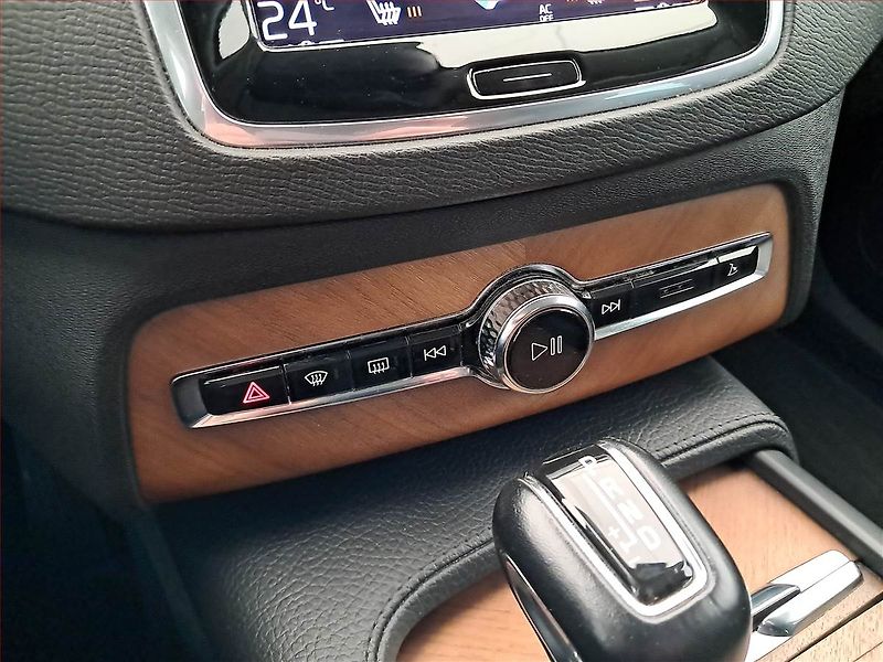 Volvo XC90 (2016) D5 AWD - fotka 22 z 24