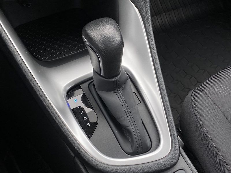 Toyota Yaris 1.5HEV, ČR-1m, Comfort, DPH - fotka 25 z 31