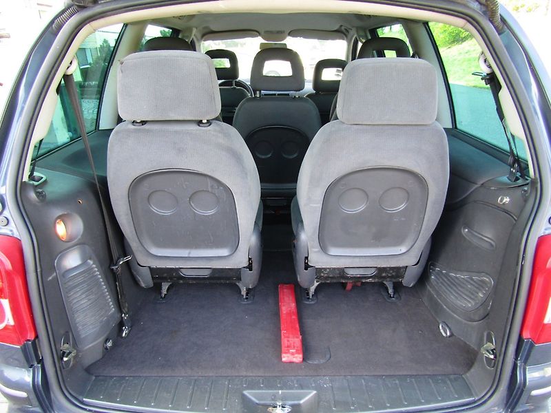 Volkswagen Sharan (2004) 1.9 TDI 85kW 7 SEDADEL - fotka 23 z 35