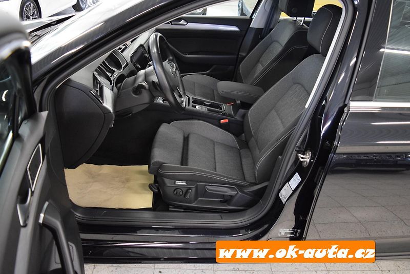 Volkswagen Passat 2.0 TDI BREAK LIFE DSG 2023 - fotka 13 z 52