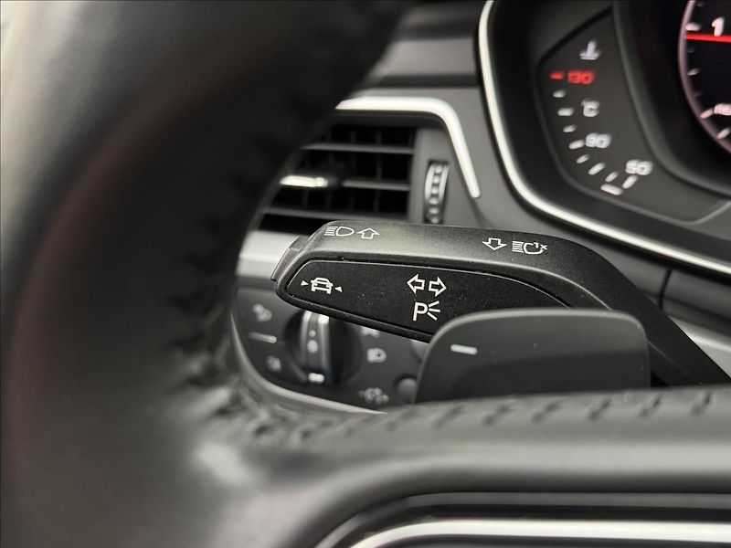 Audi A5 2,0 140kW AT 4X4 HUD DPH NAVI - fotka 11 z 56