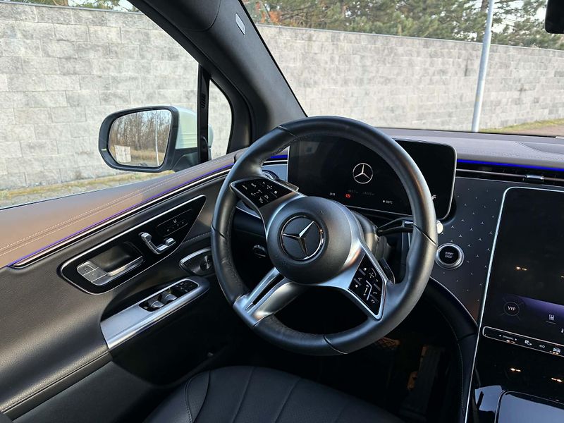 Mercedes-Benz EQE (2023) 500 4MATIC - fotka 12 z 15