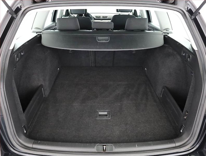 Volkswagen Passat (2014) 2.0 TDI, Automat, Xenony - fotka 16 z 17
