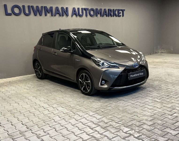 Toyota Yaris 1.5 Hybrid AT SELECTION SMART - fotka 13 z 16