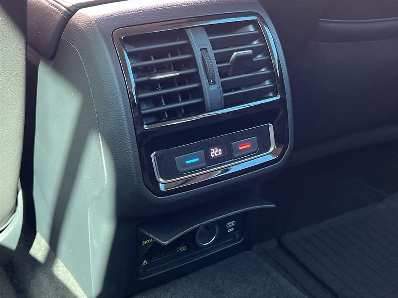 Volkswagen Passat Variant 2,0 TDi 140kW 7DSG 4Motion  B8 - fotka 21 z 25