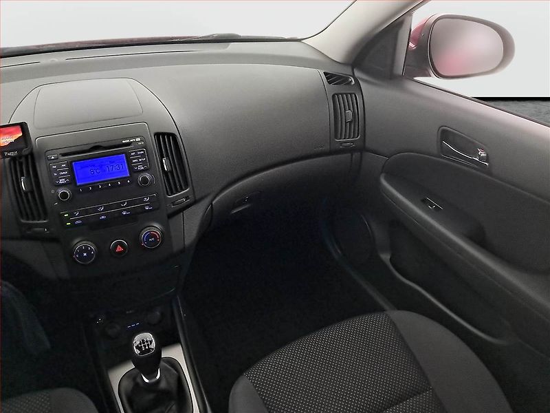 Hyundai i30 (2012) 1.6 CVVT, LPG, po STK, Tažné - fotka 8 z 15