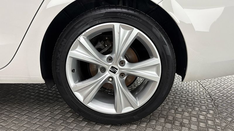 Seat Leon 2.0 TDI DSG FR Sportstourer - fotka 19 z 26