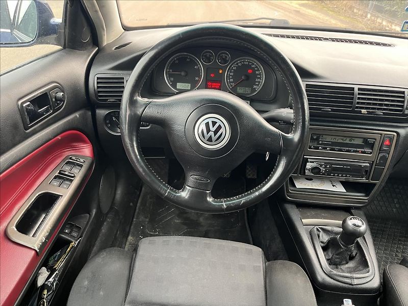 Volkswagen Passat 1.9 TDi NA NÁHRADNÍ DÍLY - fotka 13 z 24