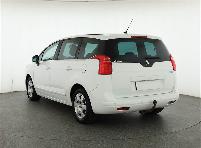 Peugeot 5008 (2014) 2.0 HDI, 7 míst, Serv.kniha - fotka 4 z 16