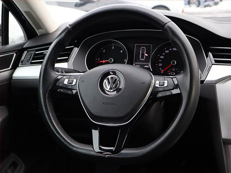 Volkswagen Passat (2015) Comfortline 2.0 TDI, Navi - fotka 13 z 17