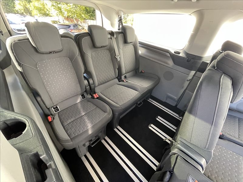 Ford Tourneo 2,0 EcoBlue AWD A8 L2 Titanium - fotka 13 z 21