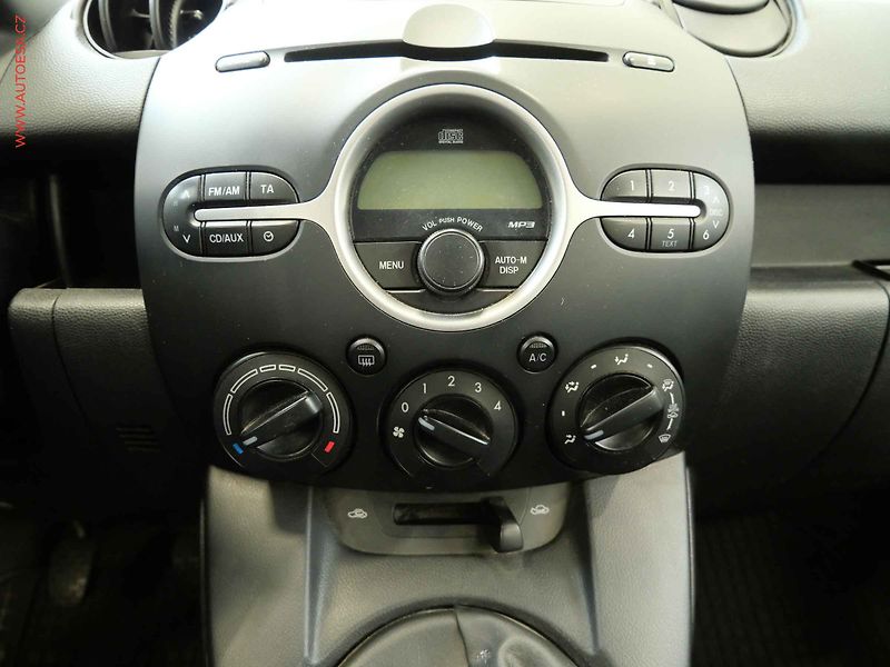 Mazda 2 (2008) 1.3 i, ČR, AC - fotka 13 z 17