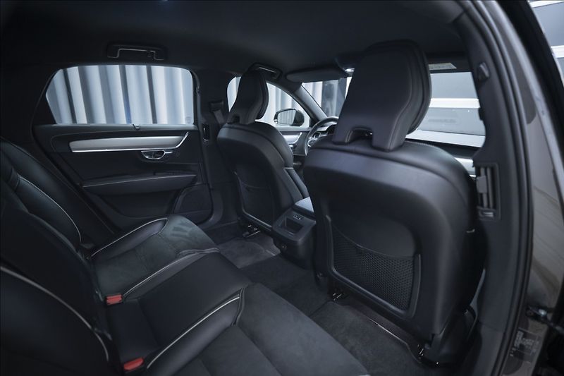 Volvo S90 2,0 D4 NAVI KAMERA 4x VÝHŘEV - fotka 10 z 42
