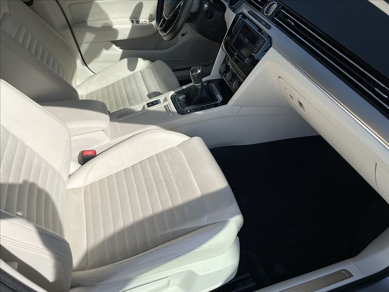 Volkswagen Passat 2,0 TDI 110KW 4X4 ČR. - fotka 18 z 22