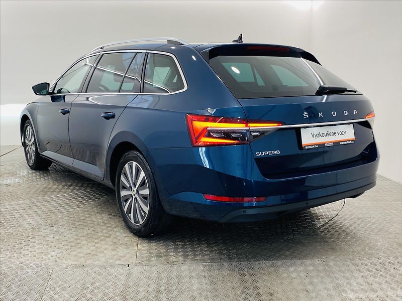 Škoda Superb 2,0 TDI 110kW DSG Style - fotka 23 z 25