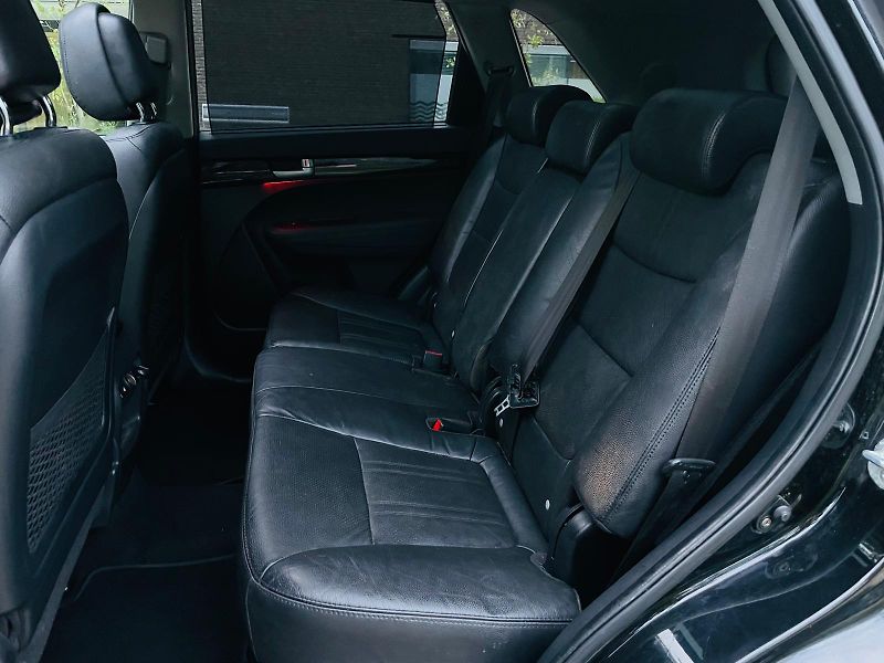 Kia Sorento 2.2D 4x4 AUT PANORAMA VÝHŘEV  - fotka 33 z 51