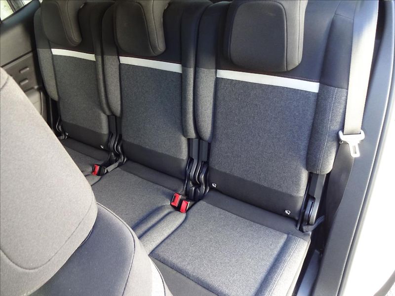 Citroën C5 Aircross 1,2 Pure Tech 96kW - fotka 20 z 50