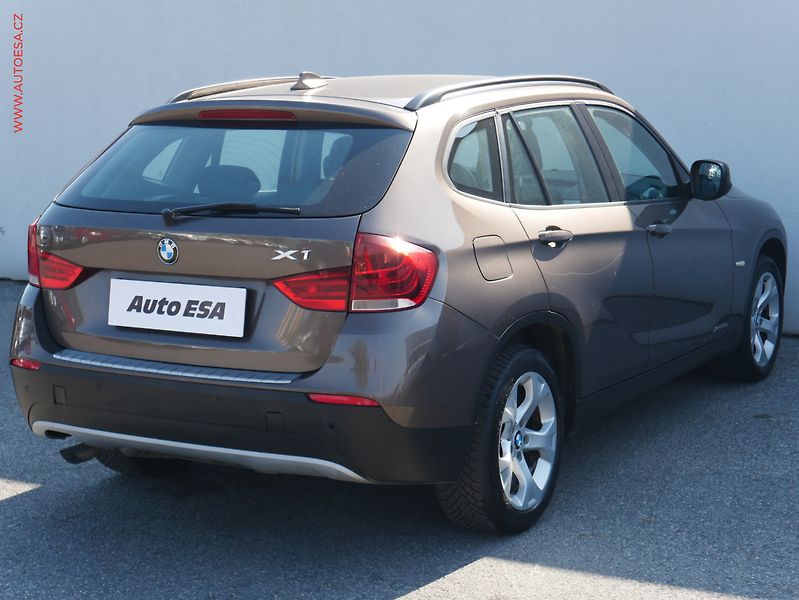 BMW X1 (2012) 2.0 D xDrive 20d, ČR, AT, AC - fotka 4 z 24