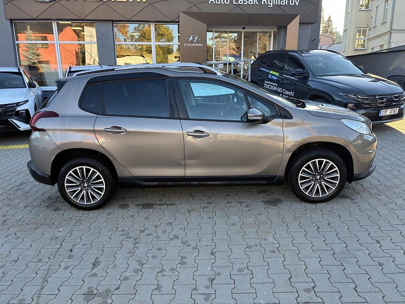 Peugeot 2008 1,2-60kW,KLIMA,ČR    - fotka 2 z 23