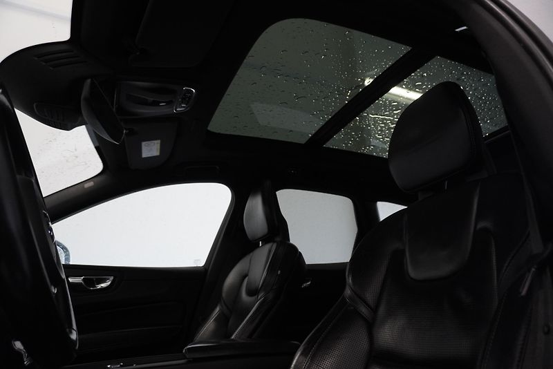 Volvo XC60 D5 AWD AUT. INSCRIPTION - fotka 17 z 40