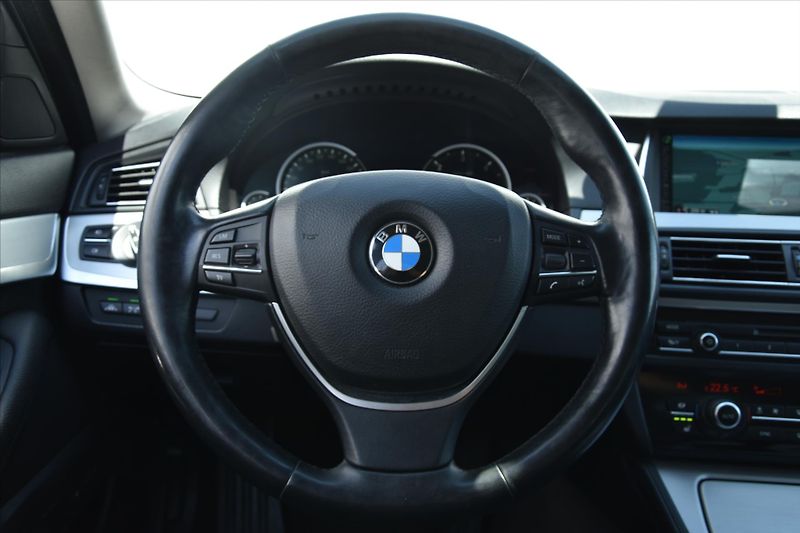 BMW Řada 5 525d xDrive 160kW ČR - fotka 15 z 30