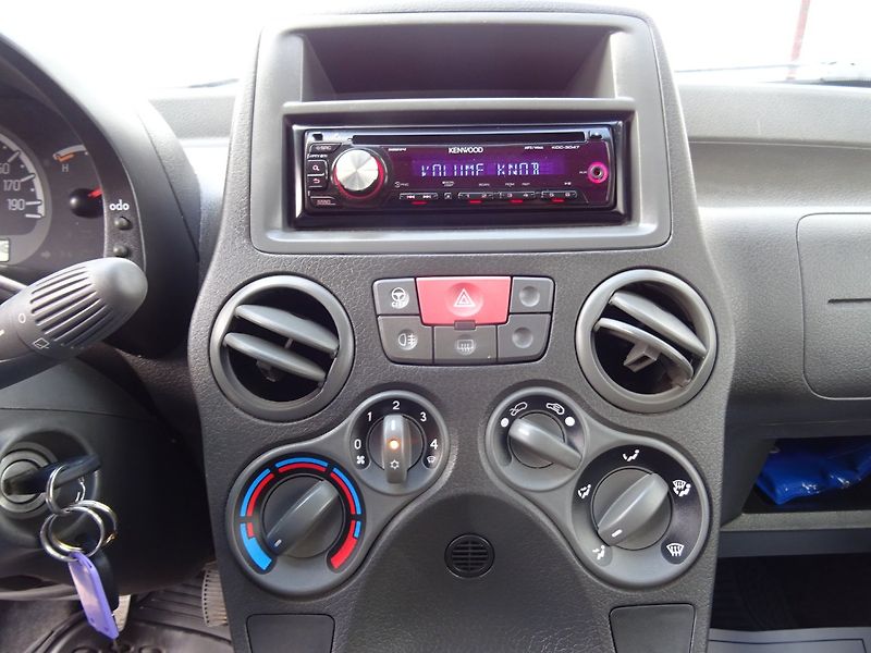 Fiat Panda (2010) 1.1i,NovéČR,s.kniha - fotka 13 z 19