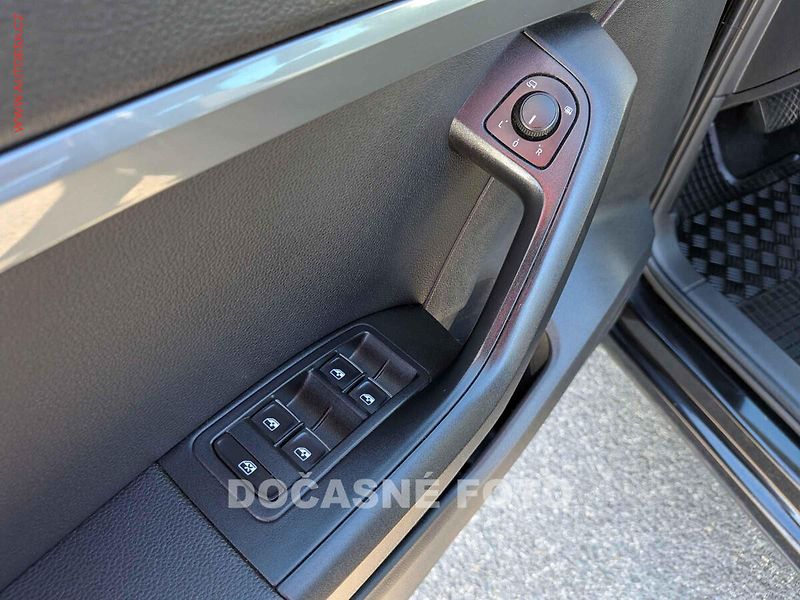 Seat Ateca (2018) 1.6TDi, Style, DSG, LED - fotka 11 z 16