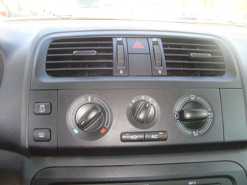 Škoda Fabia (2012) 1,2 - fotka 12 z 15