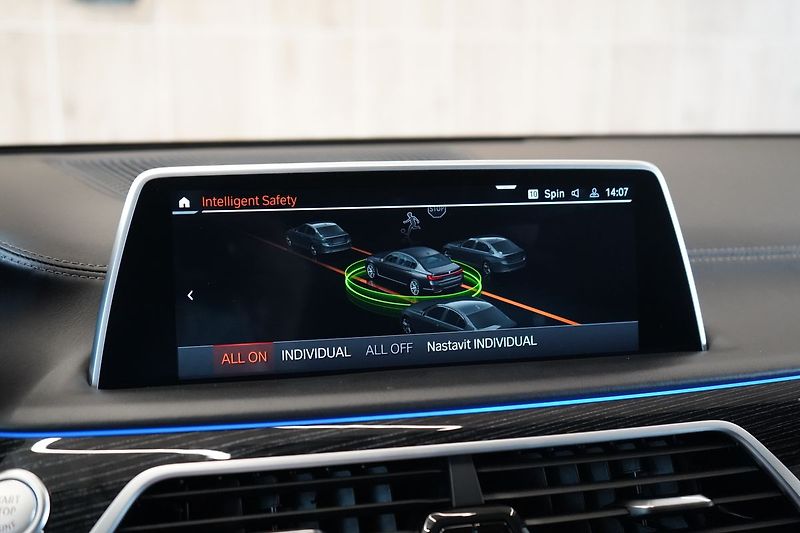 BMW Řada 7 740d xDrive, Nezávislé,HUD,PPF - fotka 33 z 47