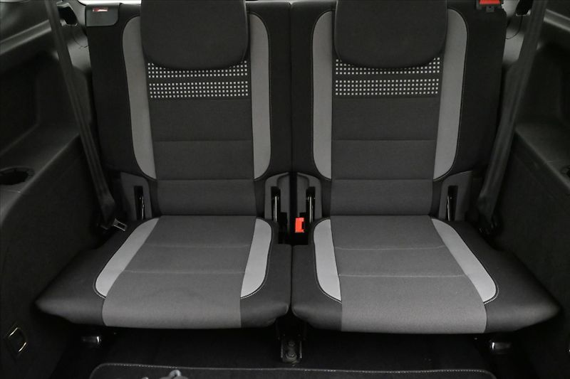 Volkswagen Touran 2,0 TDI 103kW DSG 7 míst Nová - fotka 28 z 31