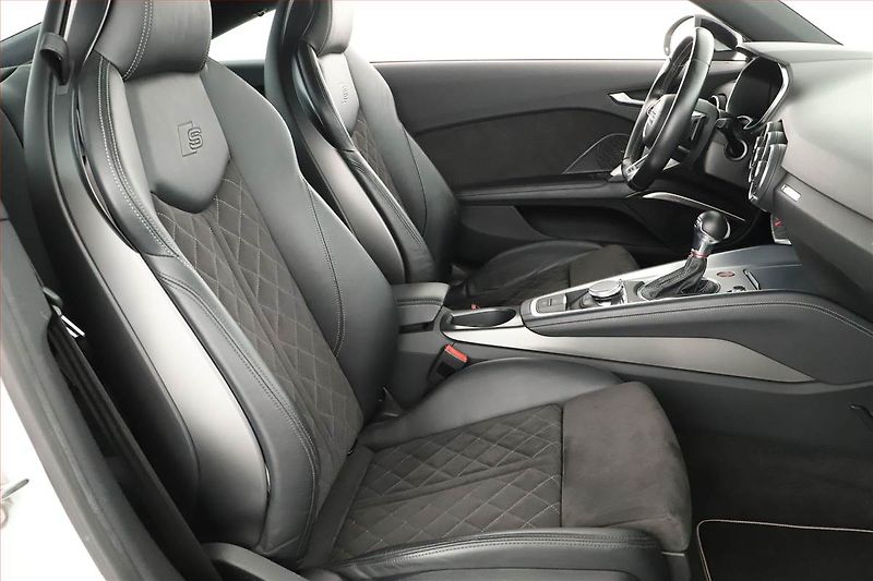 Audi TTS (2015) 2.0 TFSI - fotka 9 z 29