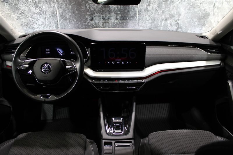 Škoda Octavia 2,0 TDI DSG style 1.majitel CZ - fotka 29 z 32