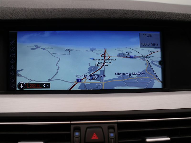 BMW Řada 5 3,0 530d 190KW xDrive CZ - fotka 18 z 31