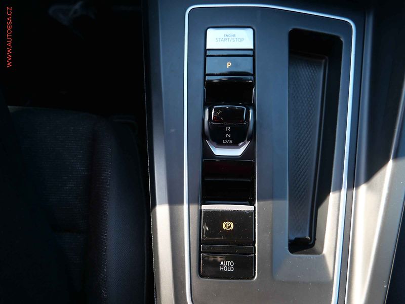 Volkswagen Golf (2021) 1.0 TSi, ČR, DSG, LED, park. - fotka 16 z 26