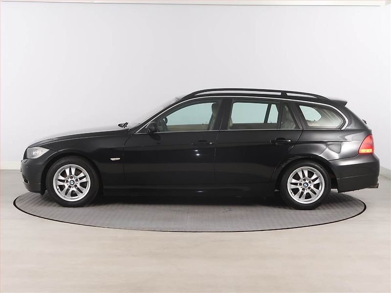 BMW Řada 3 (2007) 320 d, Tažné, v provozu - fotka 3 z 15