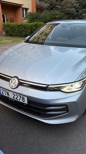 Volkswagen Golf Variant (2024) - fotka 2 z 15