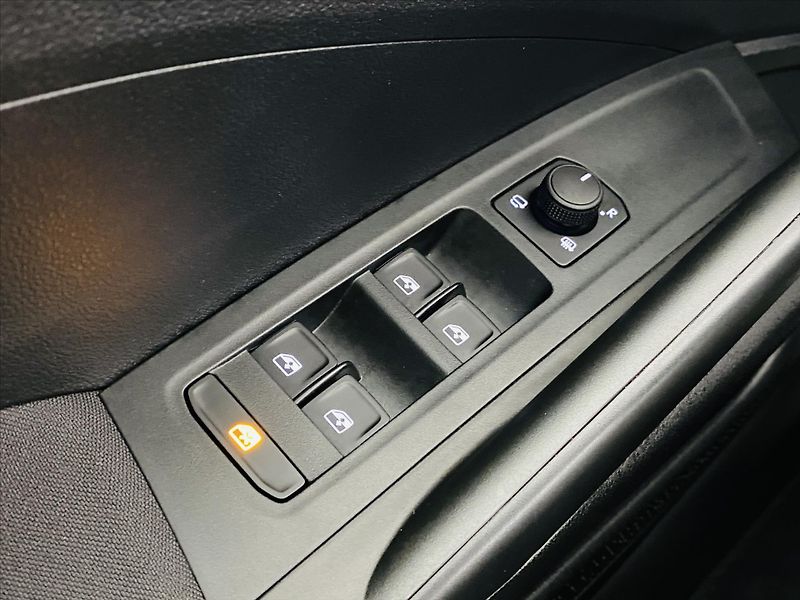 Škoda Fabia 1,0 MPI 59kW Selection - fotka 17 z 24