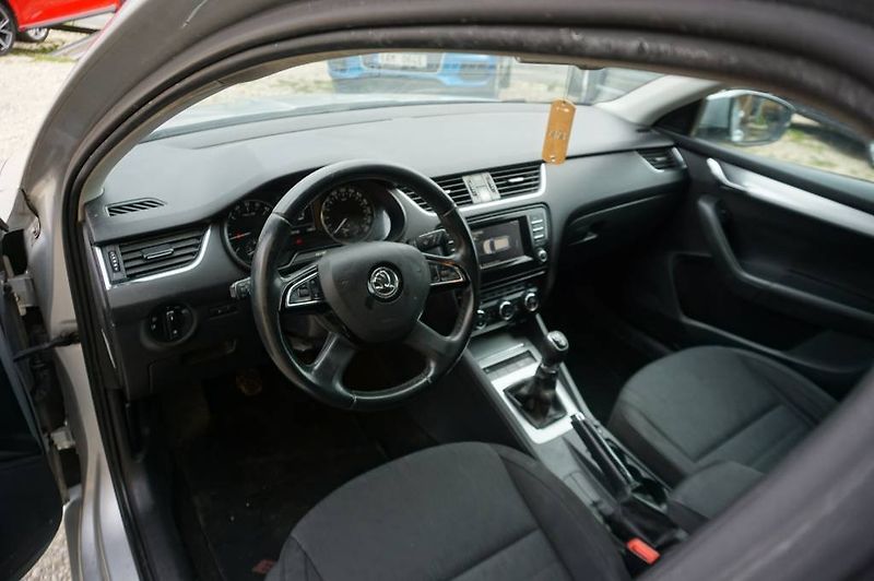 Škoda Octavia (2014) 1,6   nové v ČR - fotka 2 z 25