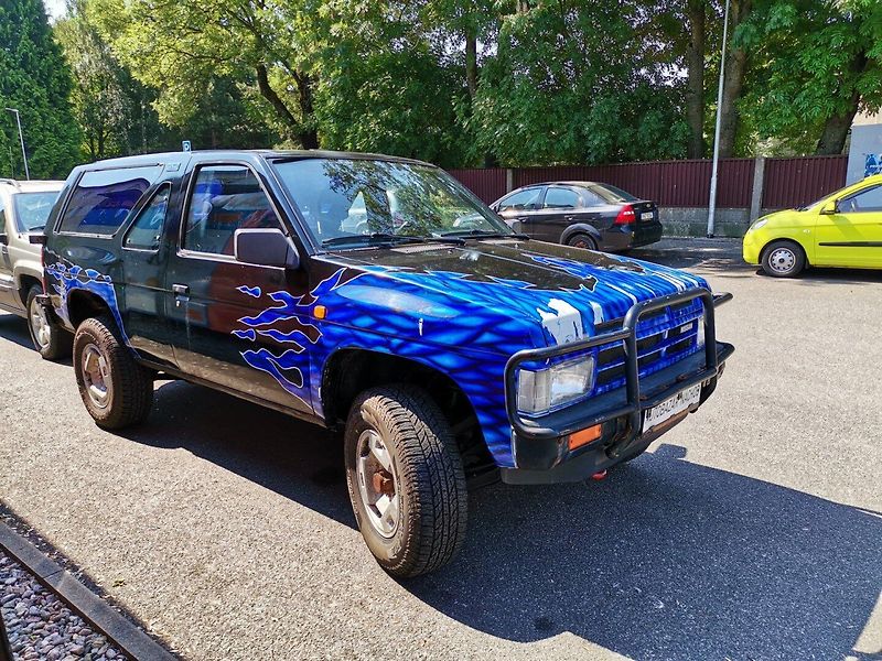 Nissan Pathfinder (1989) 3.0i V6 Terrano I D21 4x4 3dv. - fotka 6 z 30