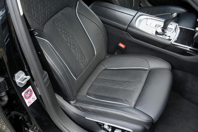 BMW Řada 7 740d xDrive, Laser, Ventilace - fotka 40 z 42