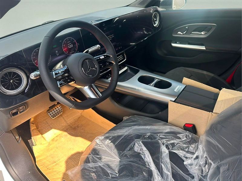 Mercedes-Benz CLA (2026) 200 4MATIC - fotka 6 z 13