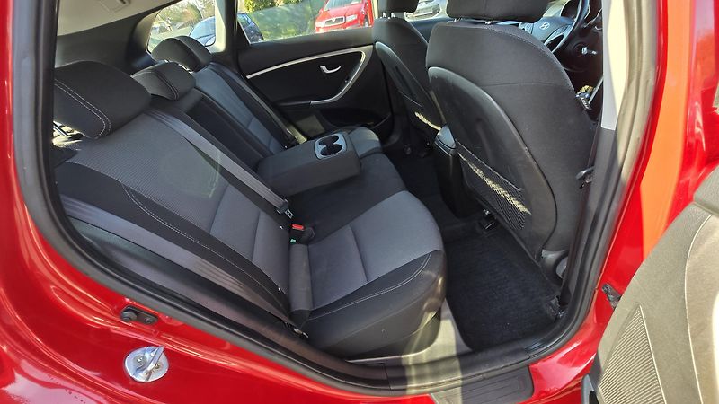 Hyundai i30 1.6GDI STYLE  99KW - fotka 18 z 44