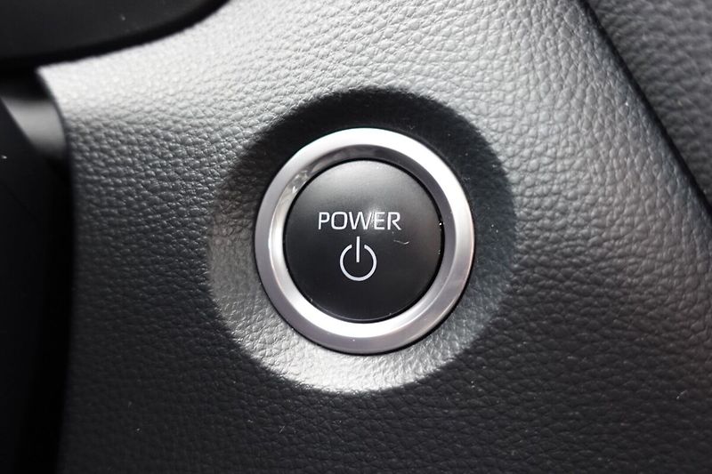 Toyota Corolla 1,8HSD Comfort Tech - fotka 27 z 31