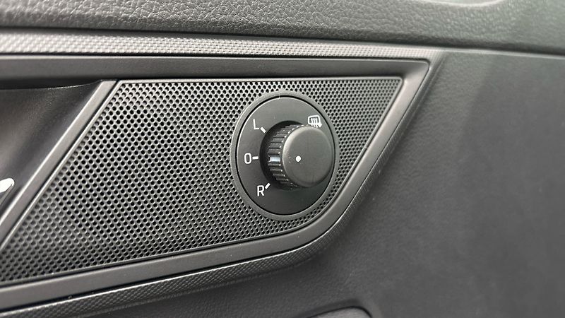 Škoda Fabia 1.0 TSI Ambition Combi - fotka 20 z 23