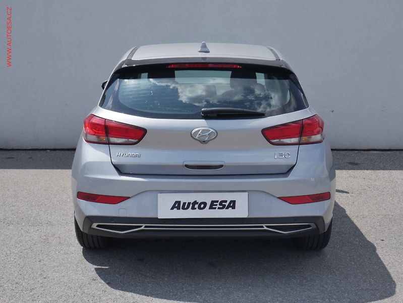 Hyundai i30 (2021) 1.5 DPi, ČR, AC, LED, kamera - fotka 5 z 15
