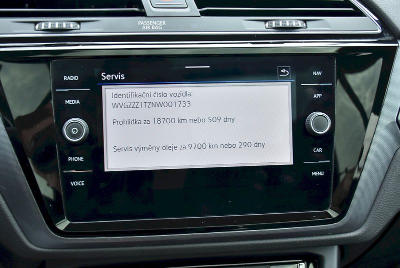 Volkswagen Touran (2021) R-Line 2,0 TDI 110kW 7DSG - fotka 21 z 35