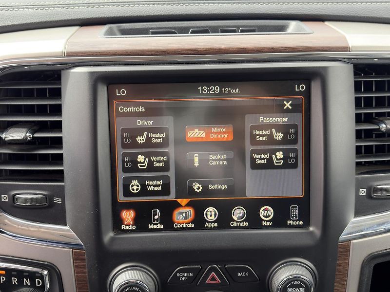 Dodge RAM (2016) 1500 Laramie V8 HEMI - fotka 21 z 40
