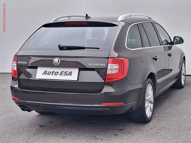 Škoda Superb (2015) 2.0 TDi, Elegance, +kola - fotka 4 z 20