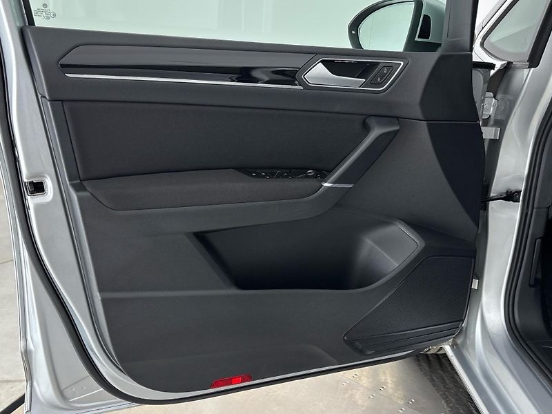 Volkswagen Touran Highline DSG - fotka 13 z 29