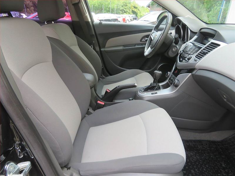 Chevrolet Cruze (2010) 2.0 VCDi, Serv.kniha - fotka 9 z 15